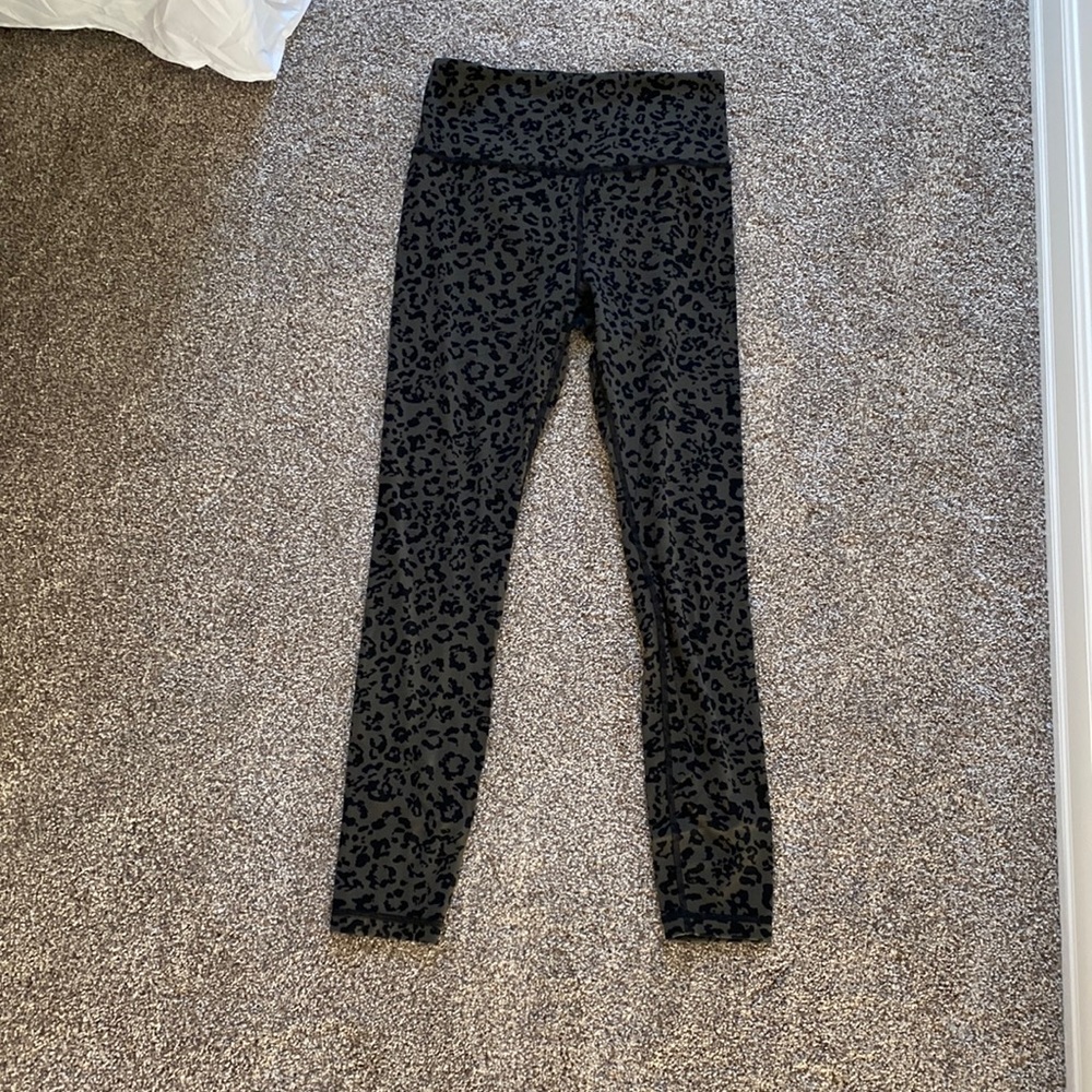 Athleta power vita high rise size small olive green cheetah